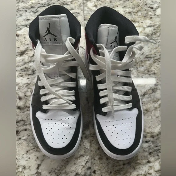 Air Jordan 1 Mid Black White Noble Red
BQ6472 016 Women's size 7.5 EUC - Picture 11 of 13